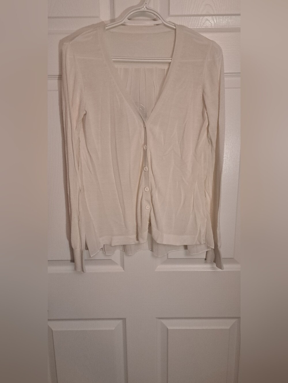 Lightweight Sheer Ivory V-Neck Button Cardigan/Blouse/Top Size Medium/Large - Picture 3 of 14